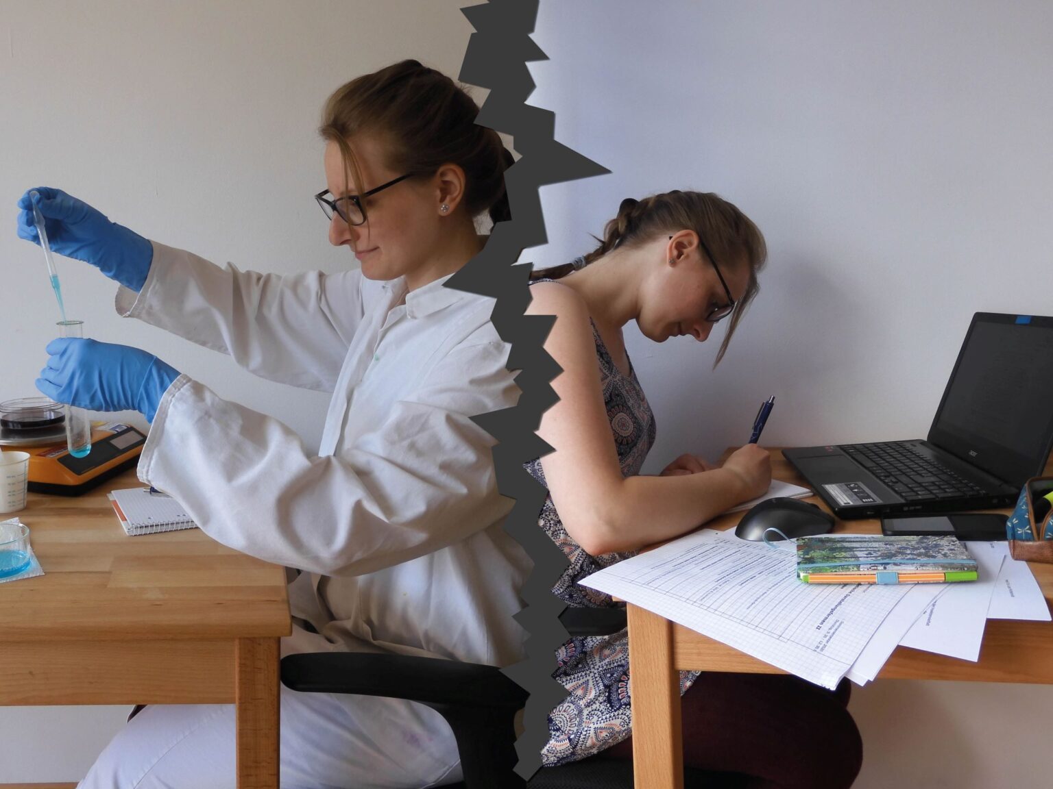 Eine Wissenschaftlerin und eine Redakteurin sitzen Rücken an Rücken zueinander.