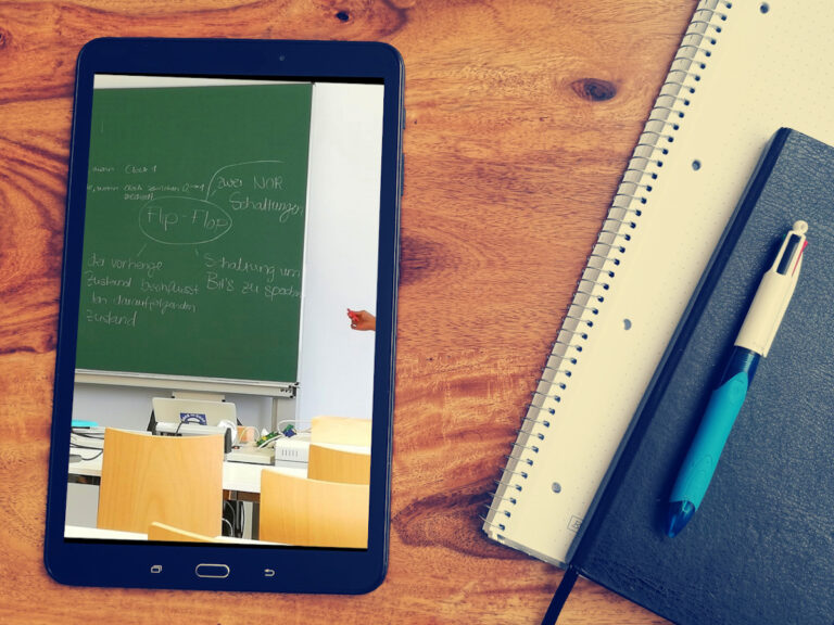 Mit dem Tablet Online-Bildung in Zeiten der Isolation