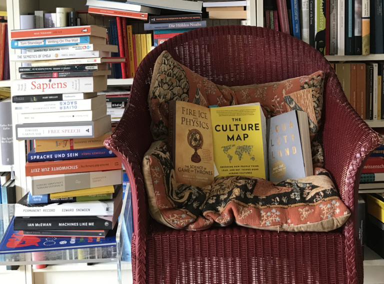 Buchempfehlungen: Fire, Ice, and Physics von R. Thompson, The Cultue Maps von Erin Meyer, Quality Land von Marc Uwe Kling